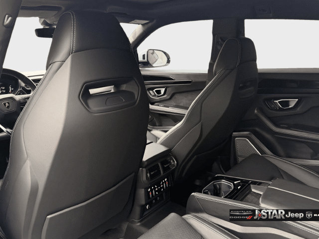 Used 2022 Lamborghini Urus AWD/4WD image 16