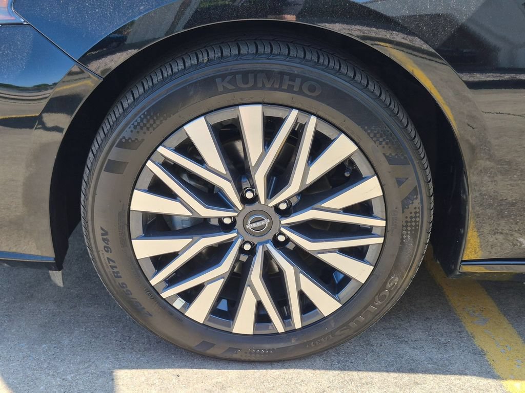 Used 2025 Nissan Altima 2.5 SV FWD image 35