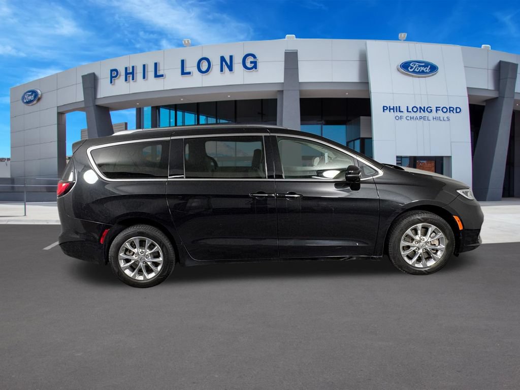 Used 2021 Chrysler Pacifica Touring-L AWD/4WD image 6