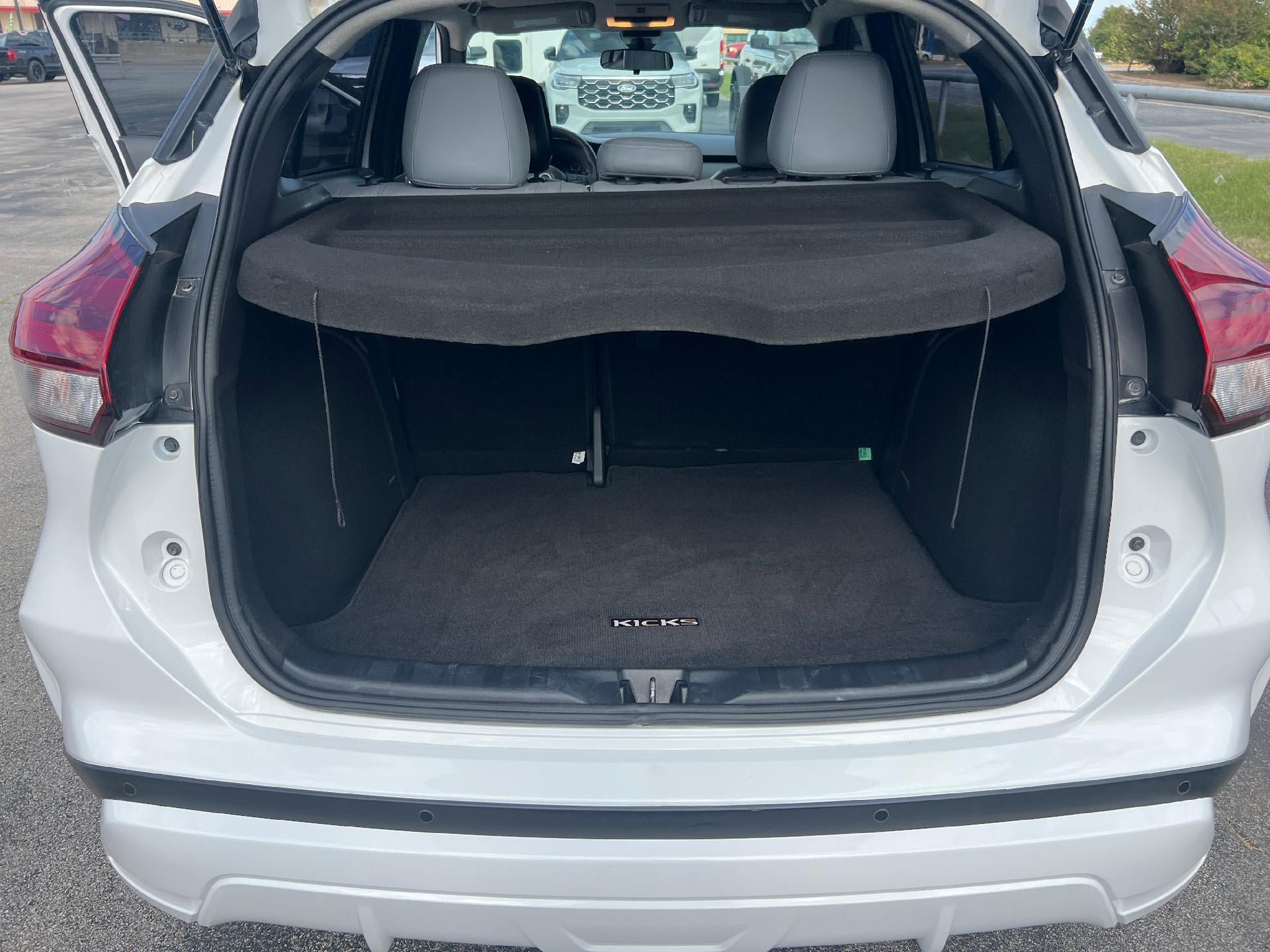 Used 2023 Nissan Kicks SR w/ SR Premium Package FWD image 24