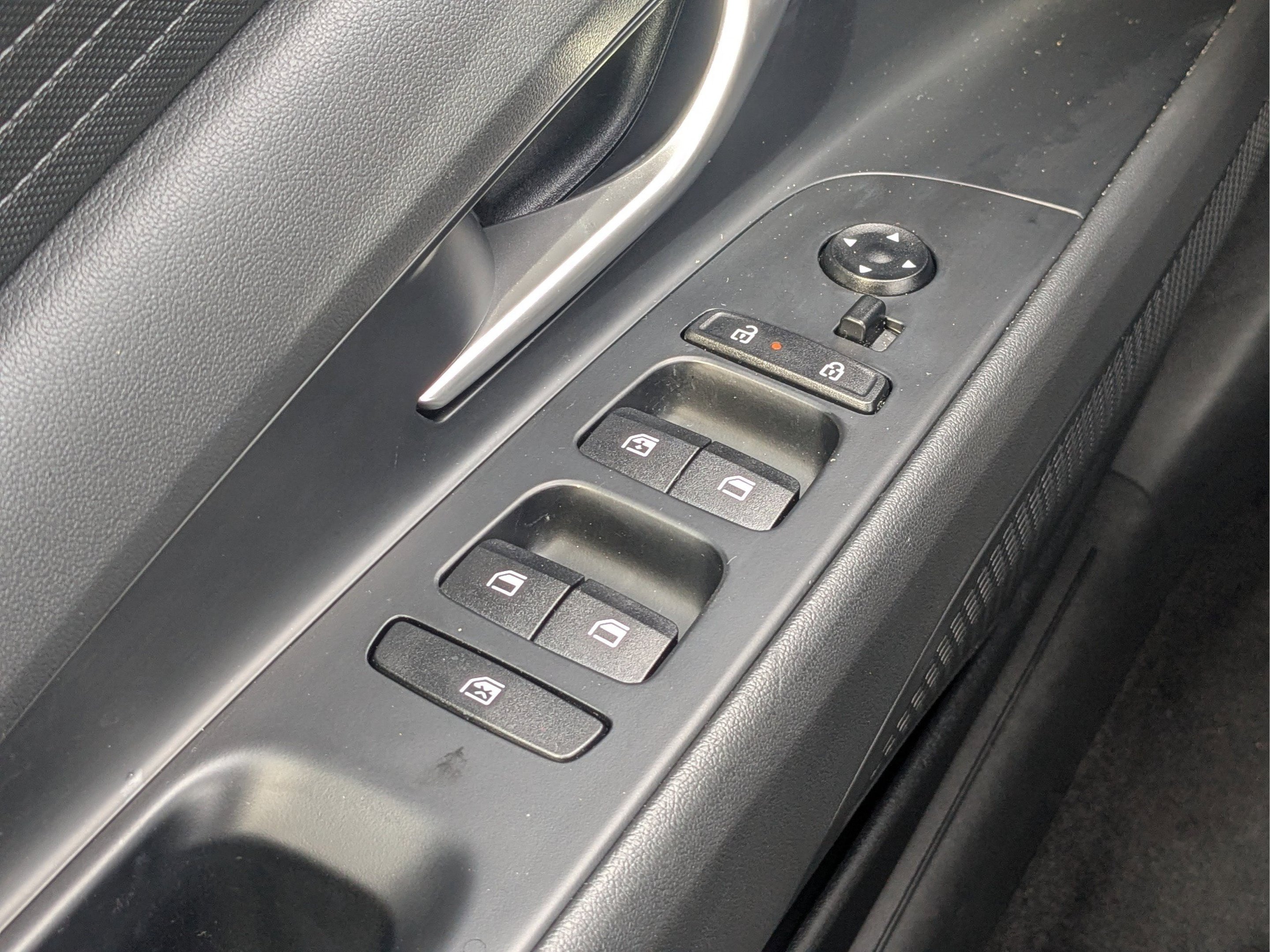 Used 2025 Hyundai Elantra Hybrid FWD image 21