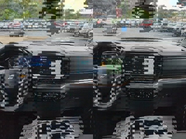 Used 2025 Chevrolet Silverado 1500 LT image 4