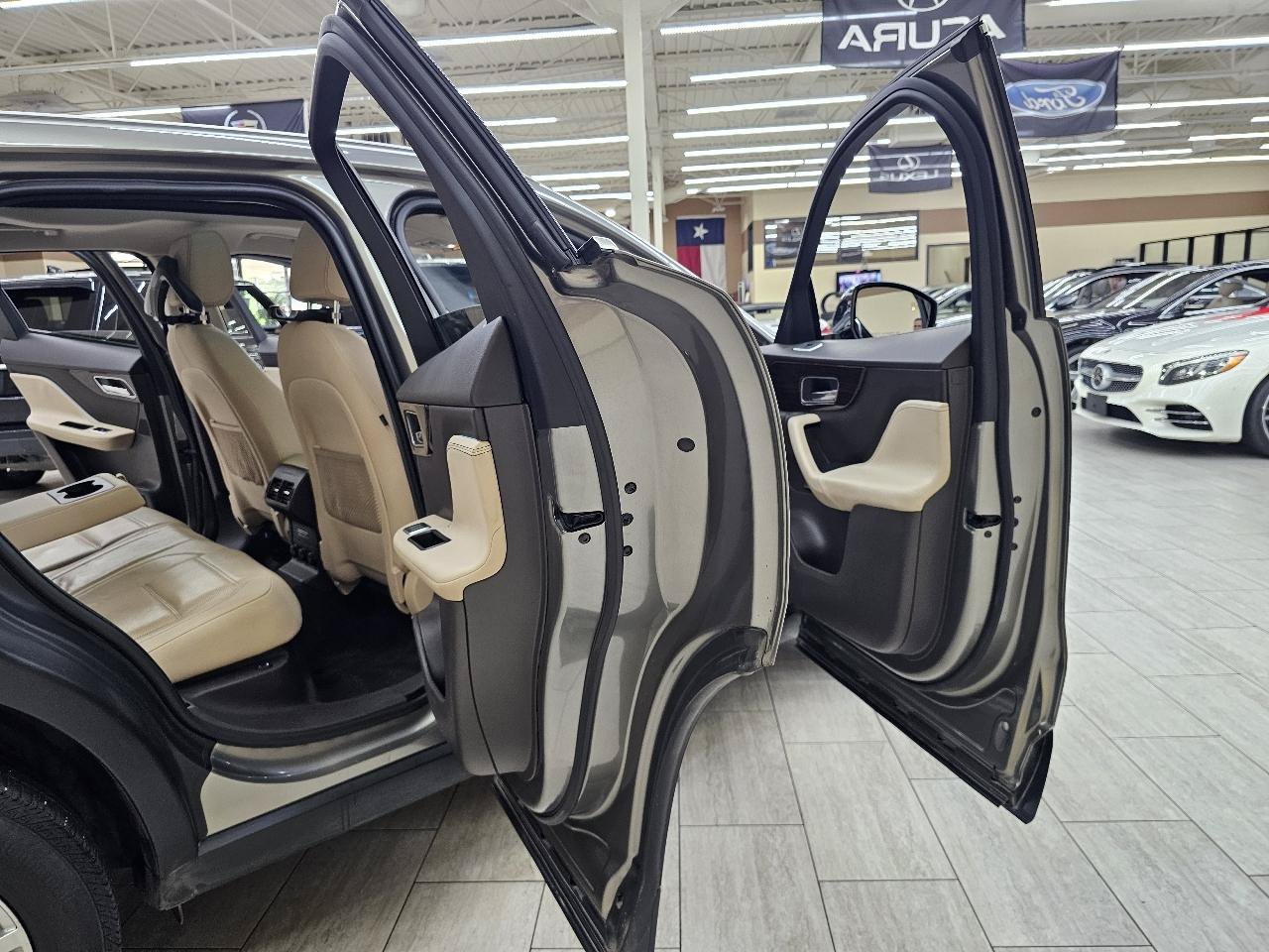 Used 2018 Jaguar F-PACE Prestige AWD/4WD image 16