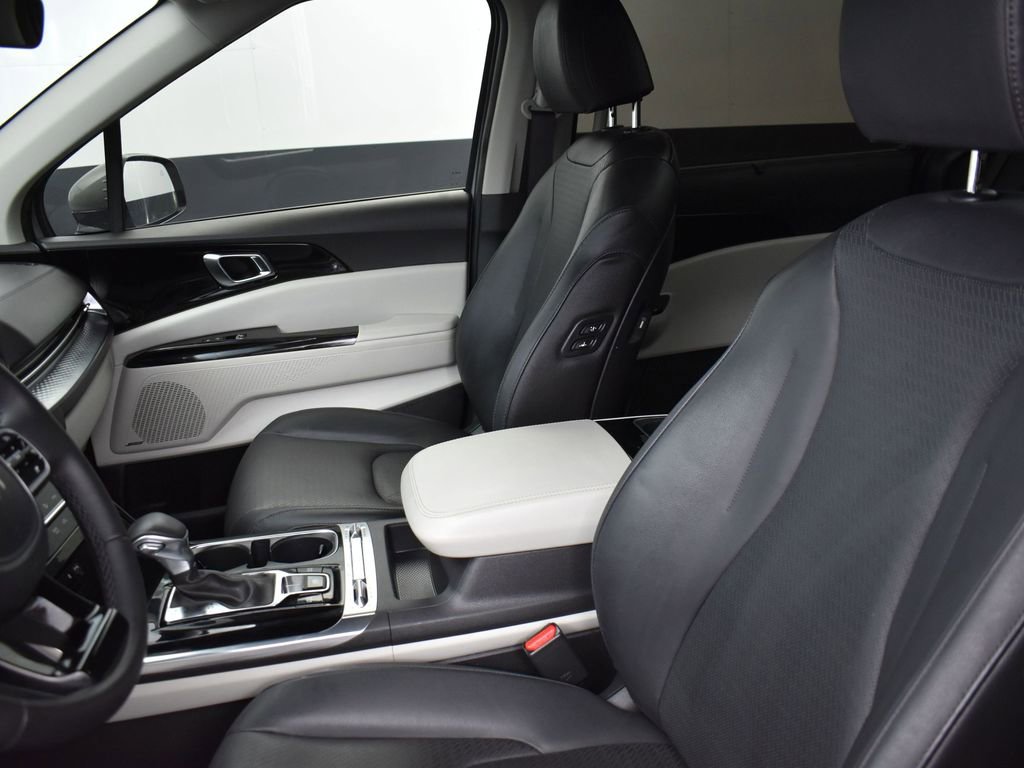 Certified 2024 Kia Carnival SX Prestige image 14