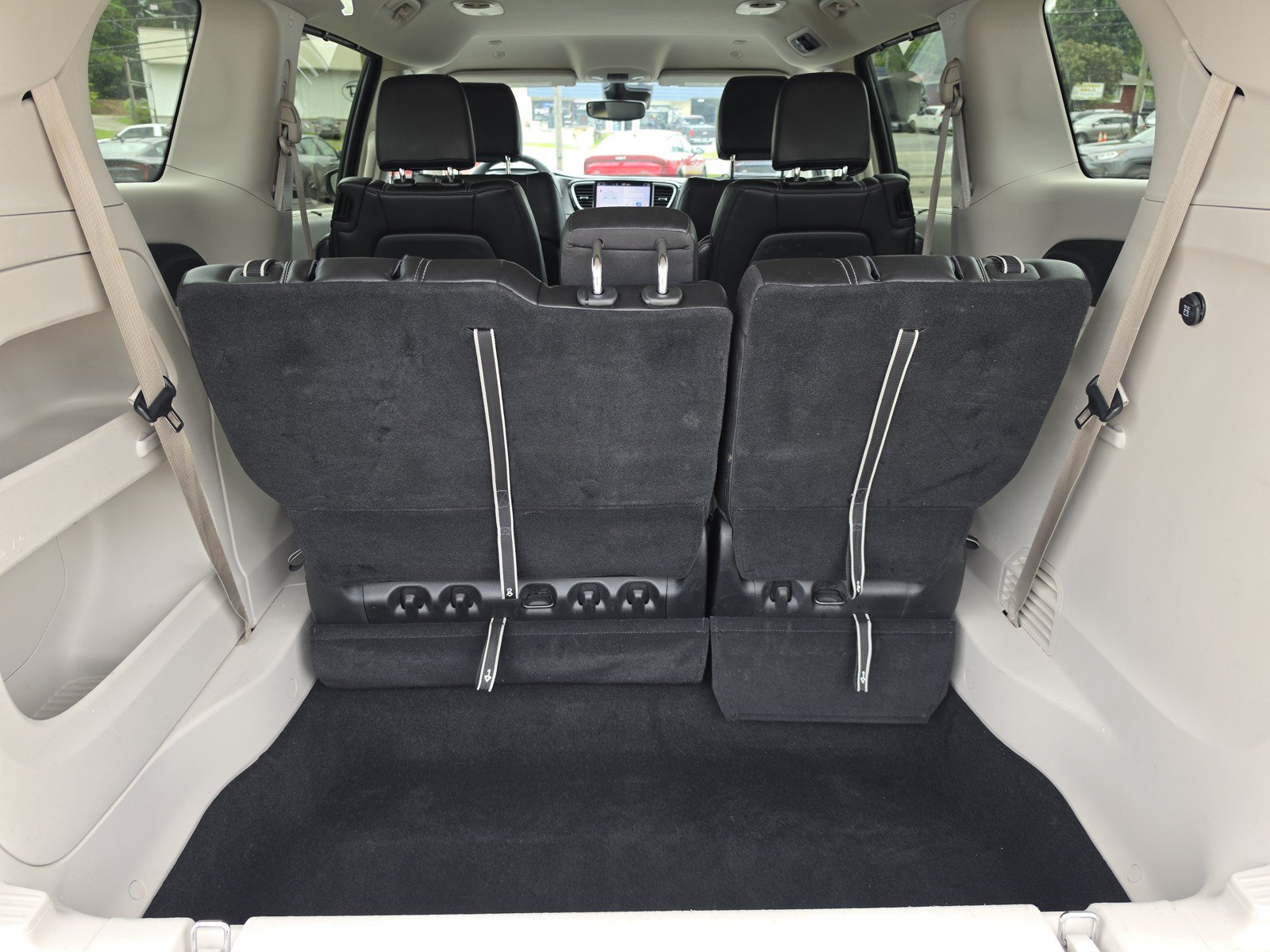 Used 2023 Chrysler Pacifica Touring-L FWD image 13