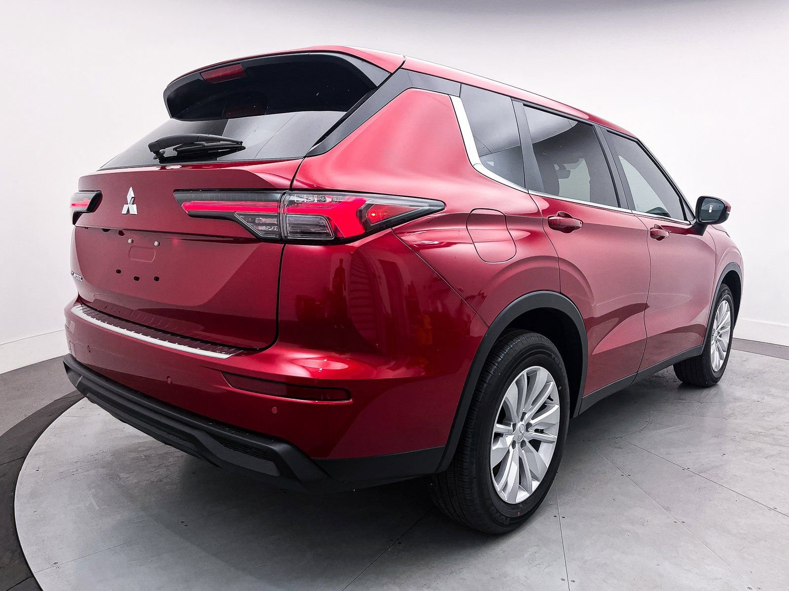 New 2025 Mitsubishi Outlander ES image 7