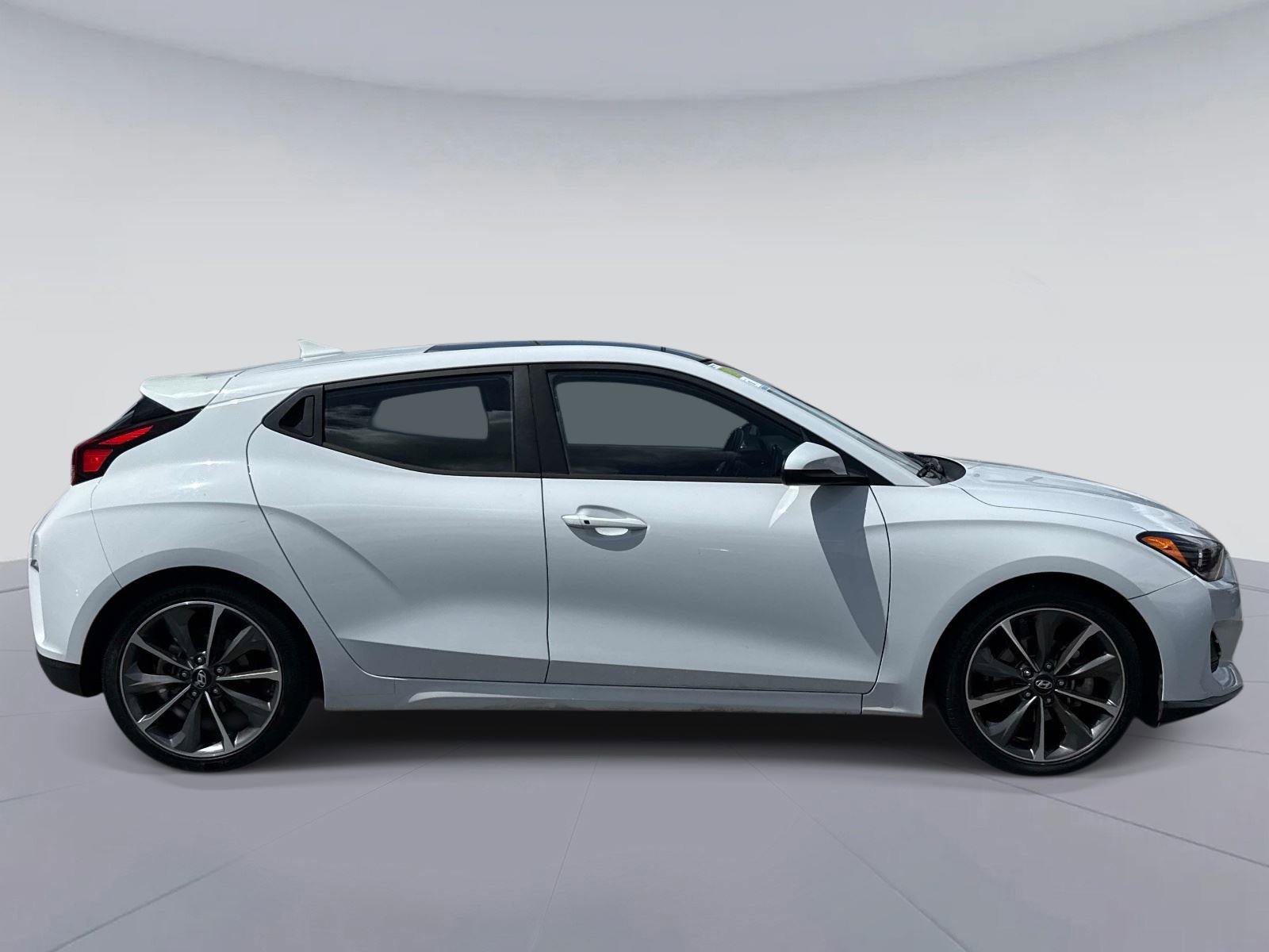 Used 2020 Hyundai Veloster 2.0 Premium image 2