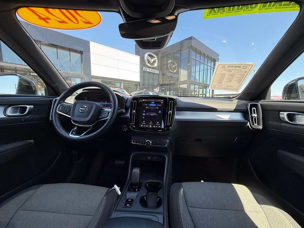 Used 2024 Volvo XC40 B5 Core AWD/4WD image 24