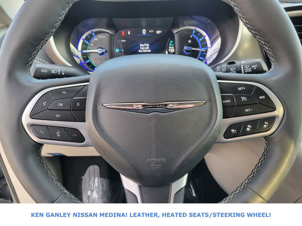 Used 2023 Chrysler Pacifica Touring-L image 30