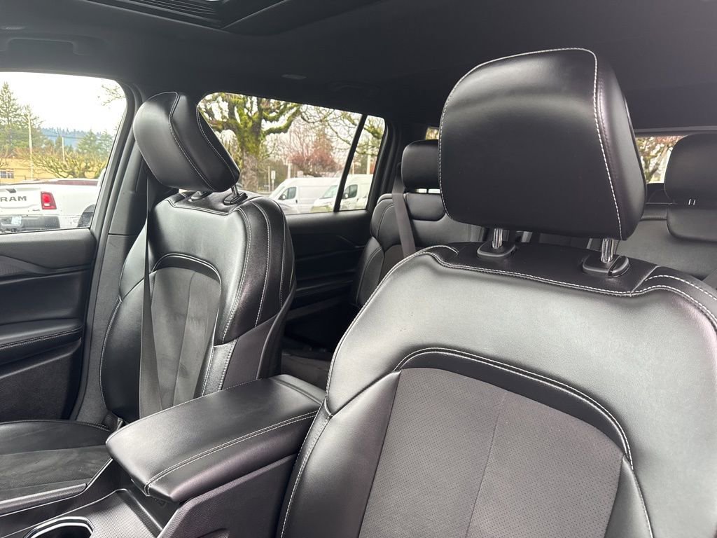 Used 2024 Jeep Grand Cherokee L Altitude image 12