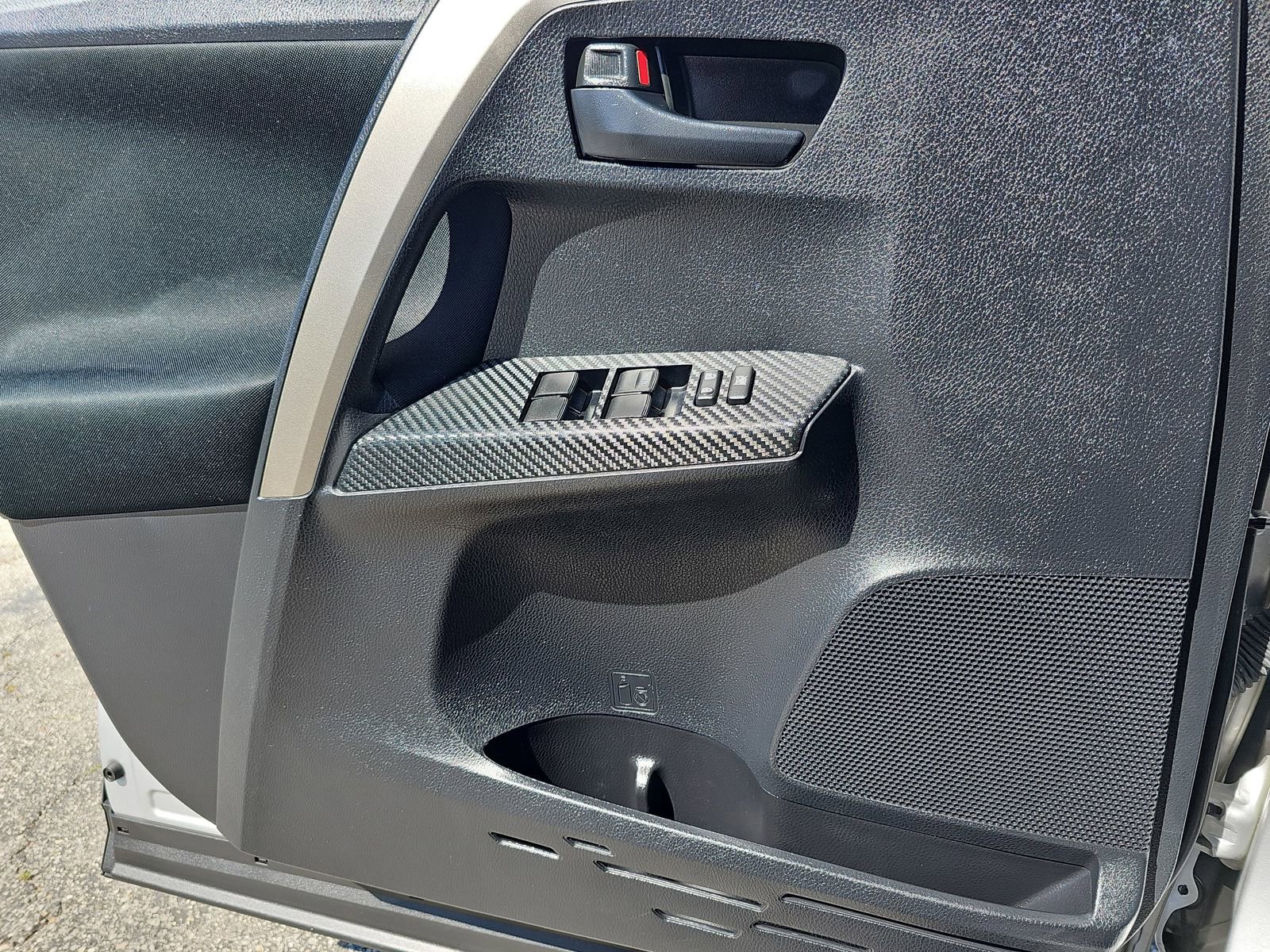 Used 2015 Toyota RAV4 LE image 27