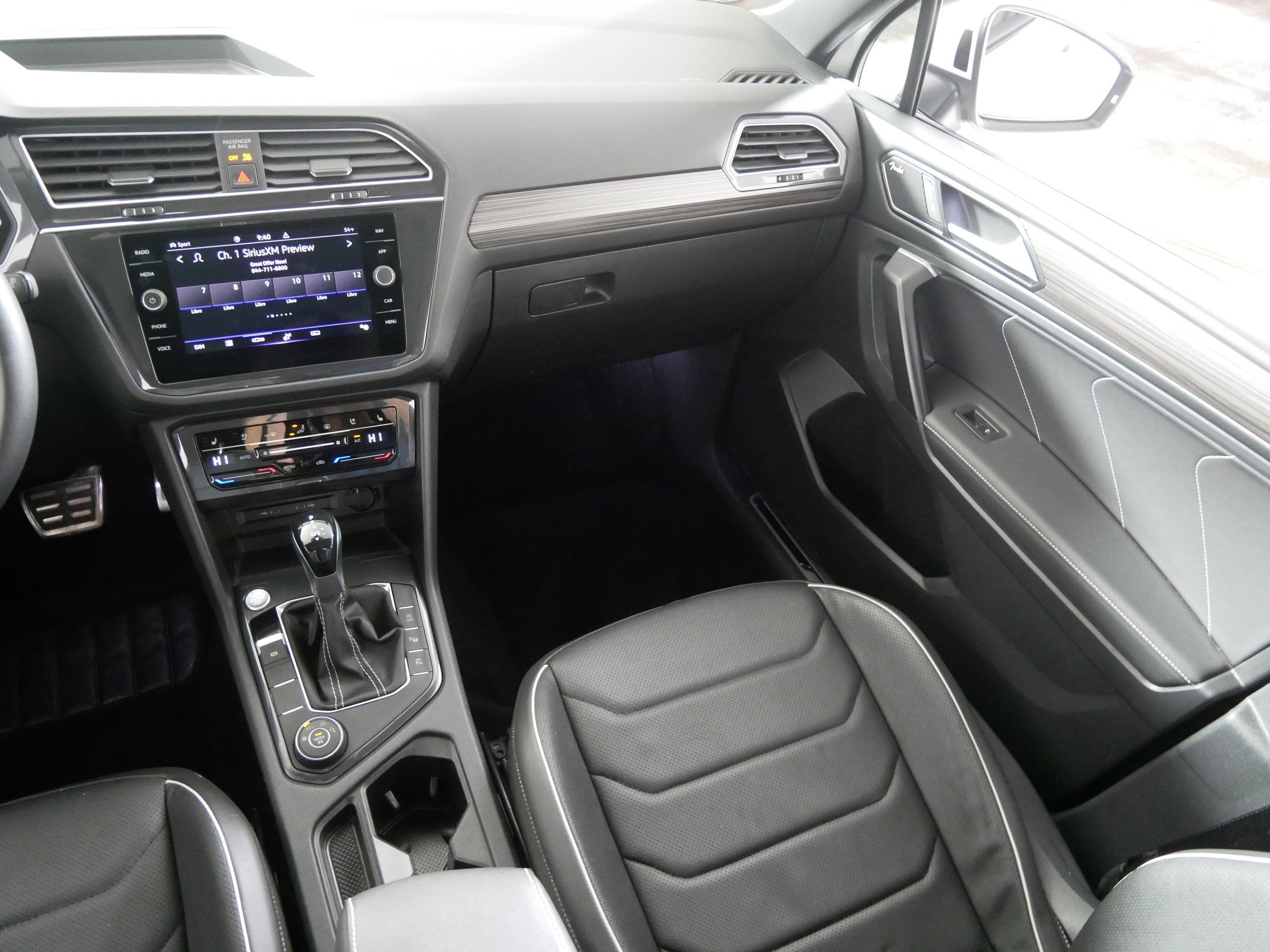 Used 2023 Volkswagen Tiguan SEL R-Line image 11