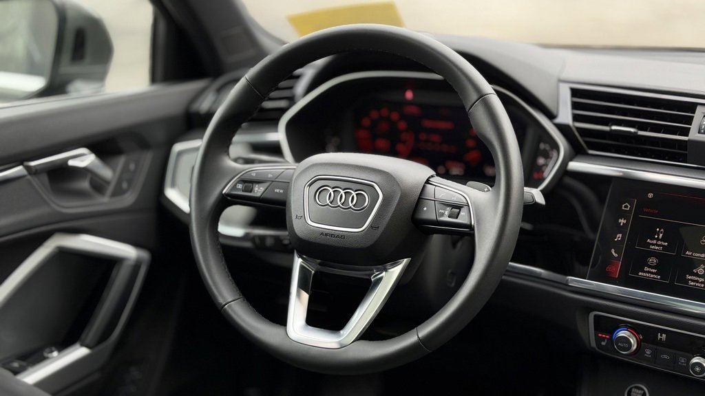 Used 2025 Audi Q3 2.0T Premium w/ Convenience Package image 12