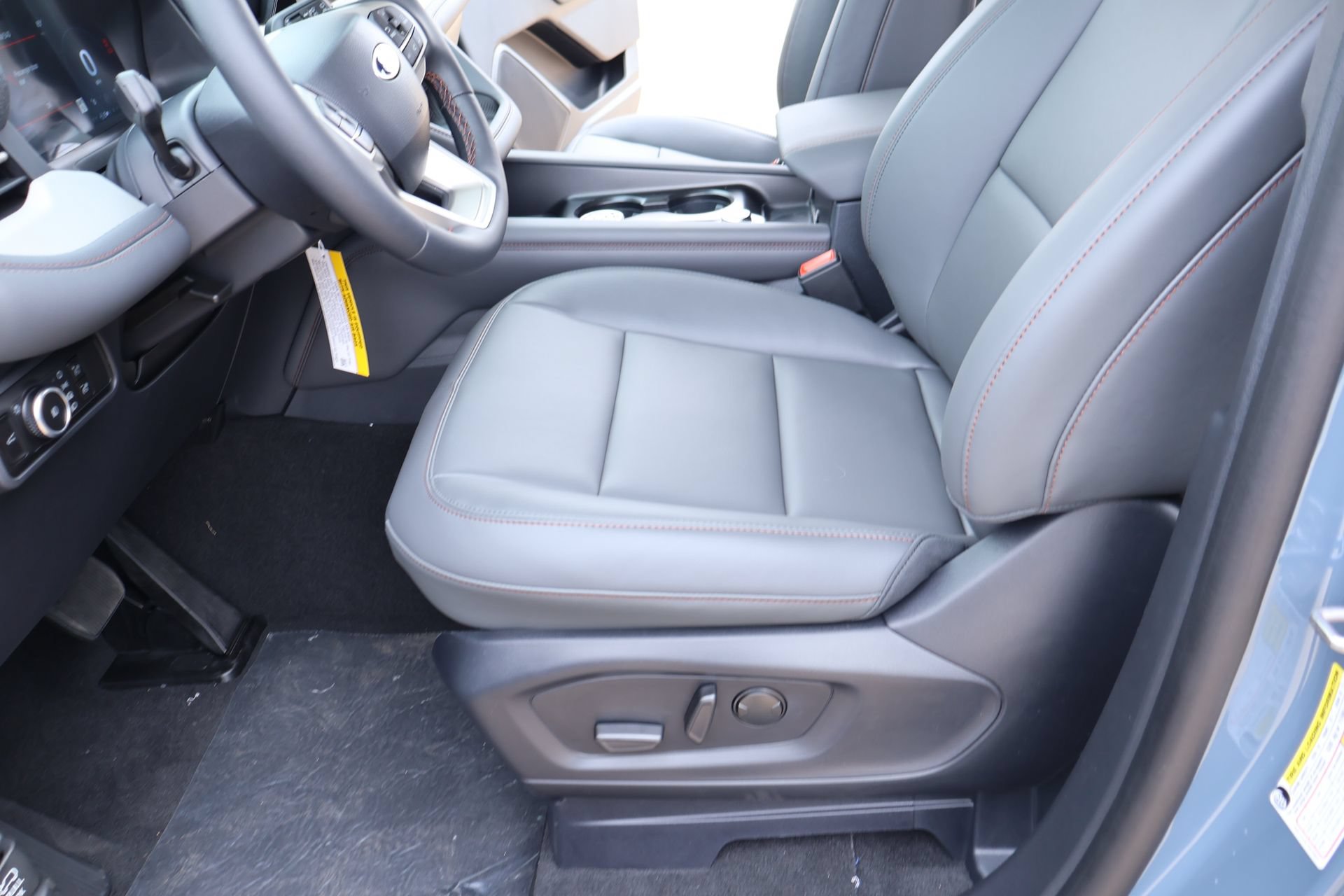 New 2026 Ford Explorer Active w/ Active Comfort Package AWD/4WD image 12