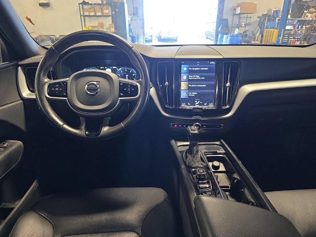Used 2020 Volvo XC60 T6 Momentum AWD/4WD image 4