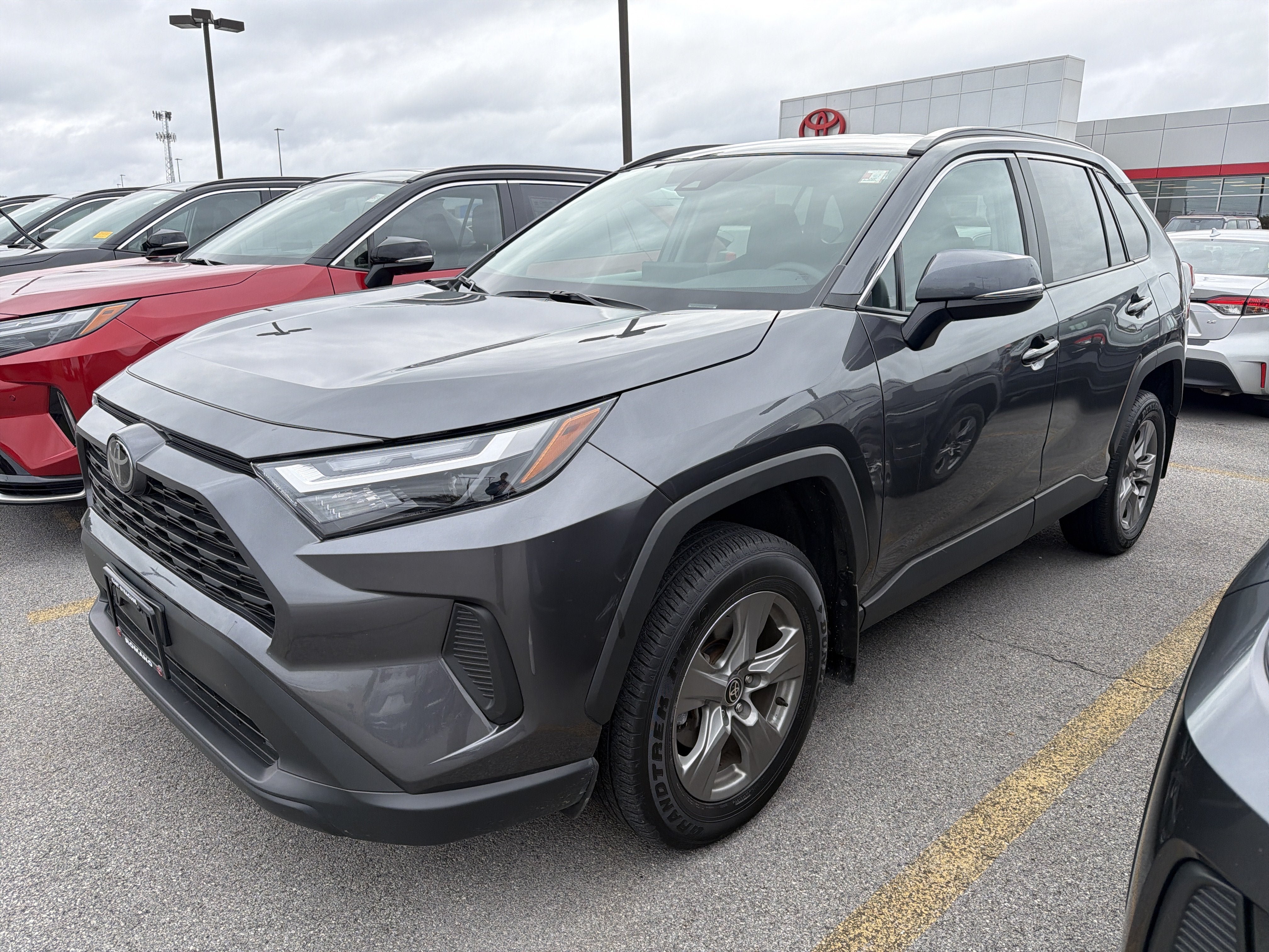 Used 2024 Toyota RAV4 XLE AWD/4WD image 4