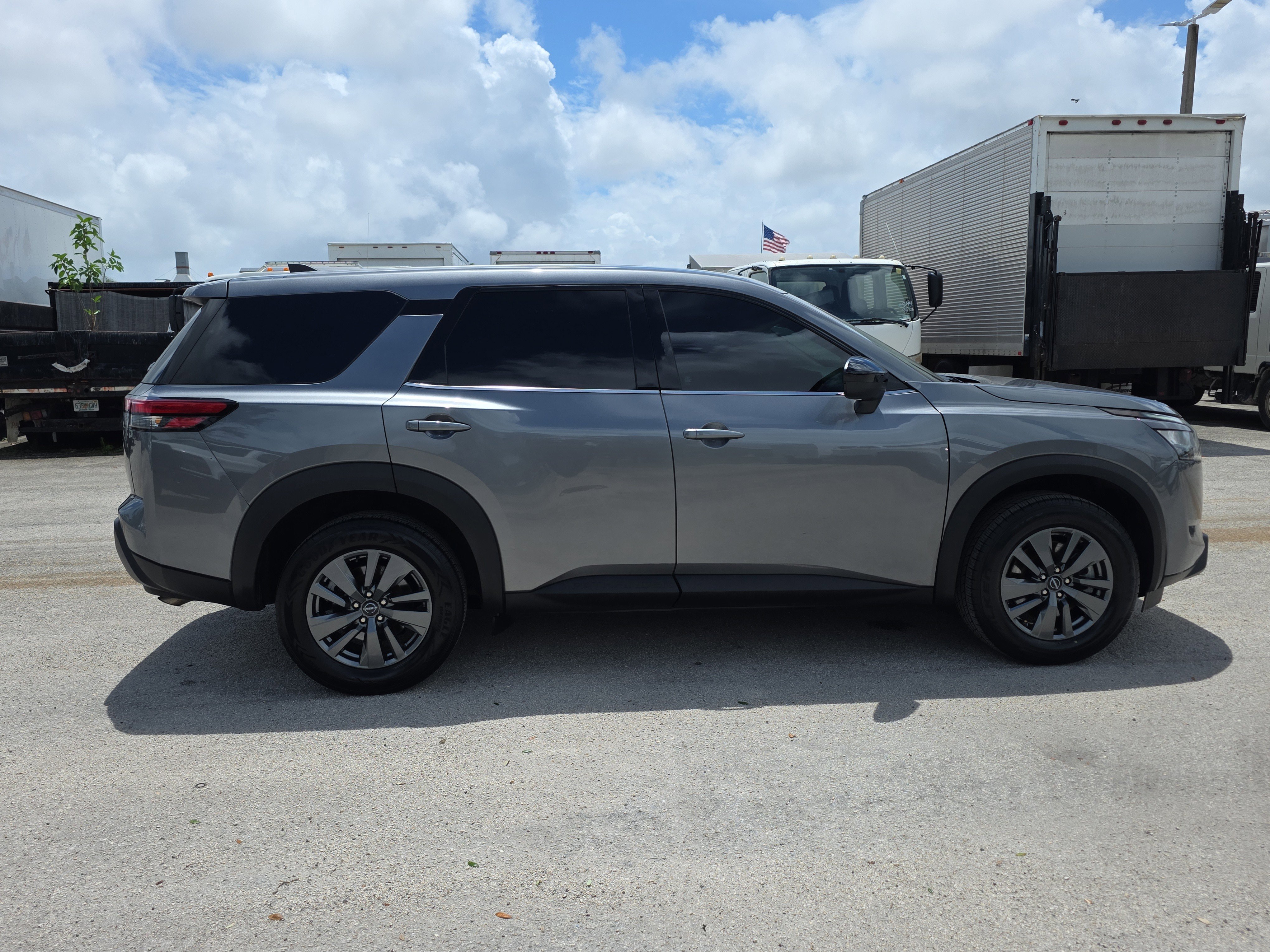 Used 2024 Nissan Pathfinder S image 8