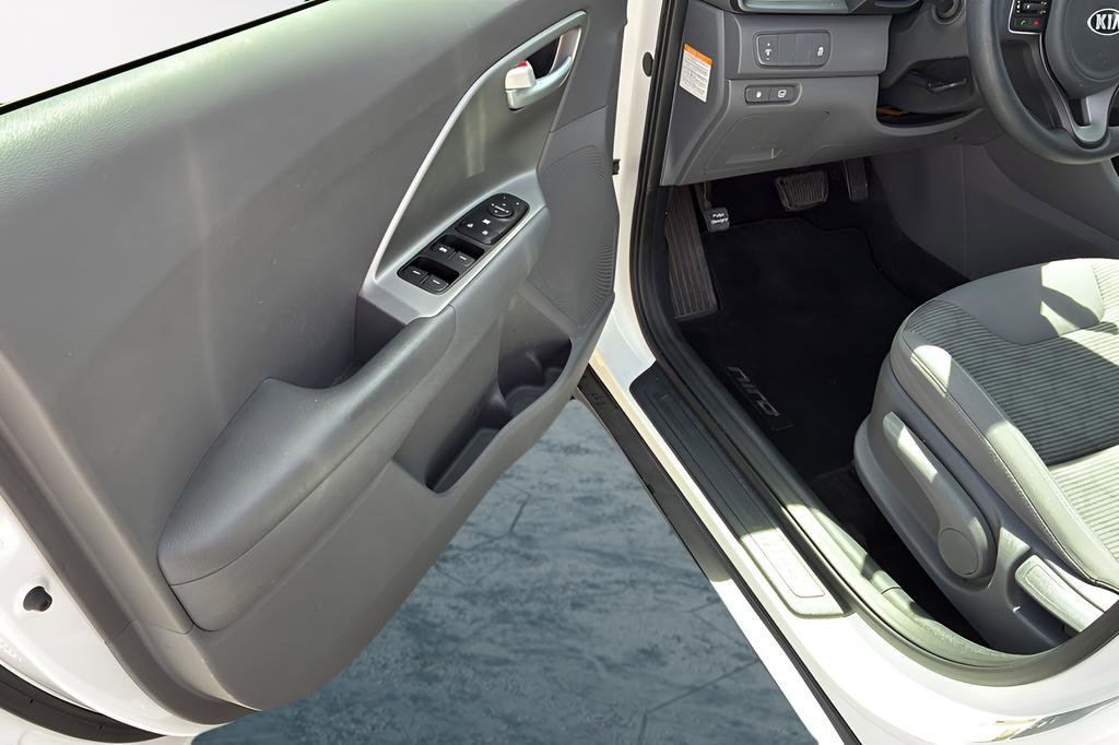 Used 2017 Kia Niro LX image 29