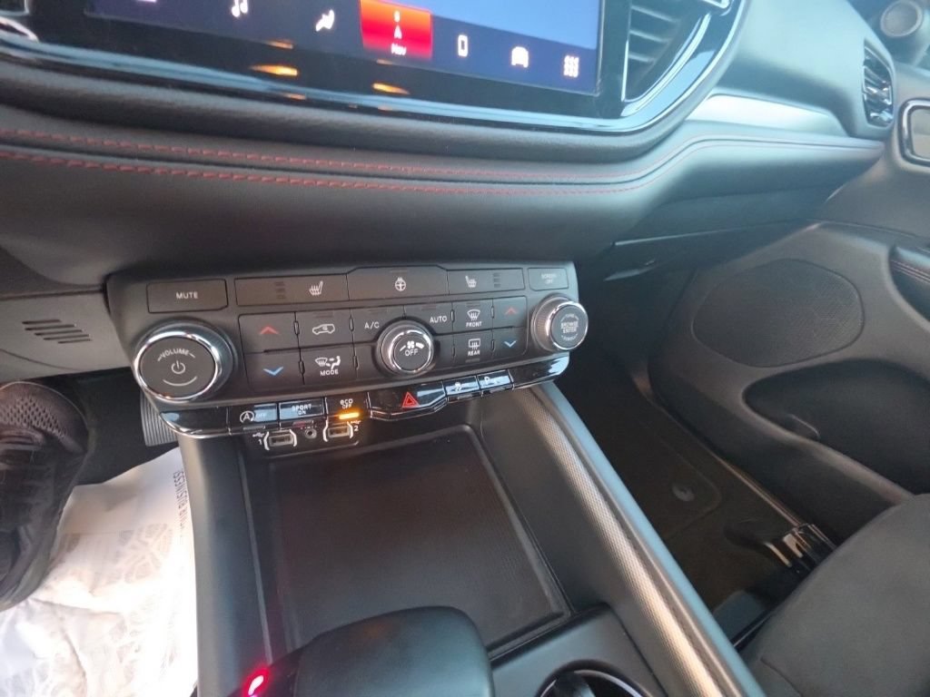 Used 2025 Dodge Durango GT AWD/4WD image 21