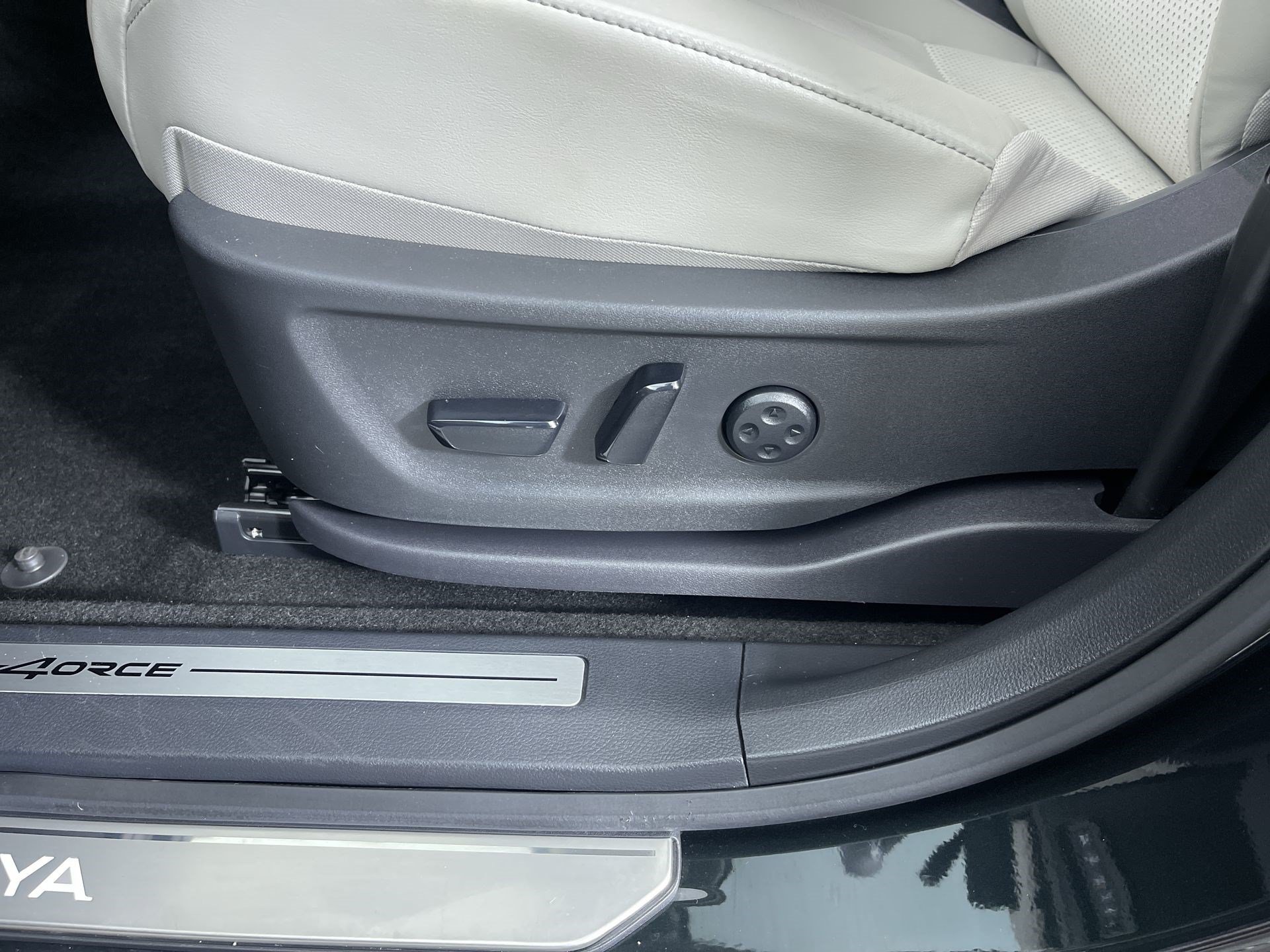 Certified 2024 Nissan Ariya AWD image 13