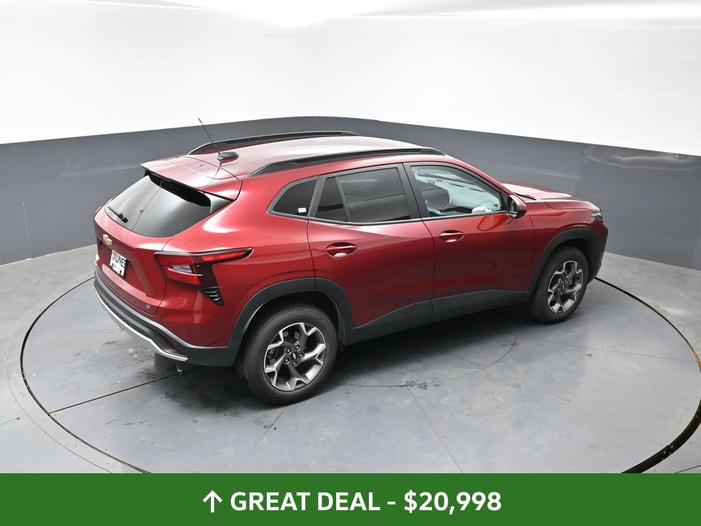 Used 2025 Chevrolet Trax LT FWD image 44