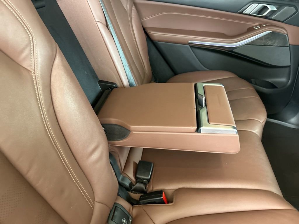 Used 2022 BMW X7 M50i w/ Dynamic Handling Package image 35