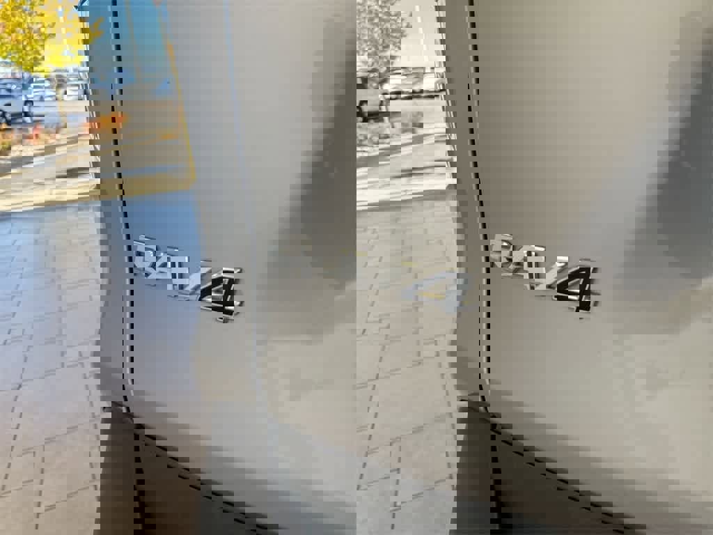 Used 2021 Toyota RAV4 XLE Premium image 13