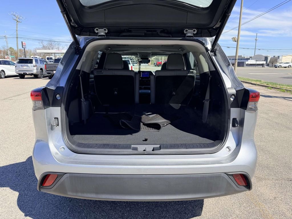 Used 2023 Toyota Highlander XLE image 15
