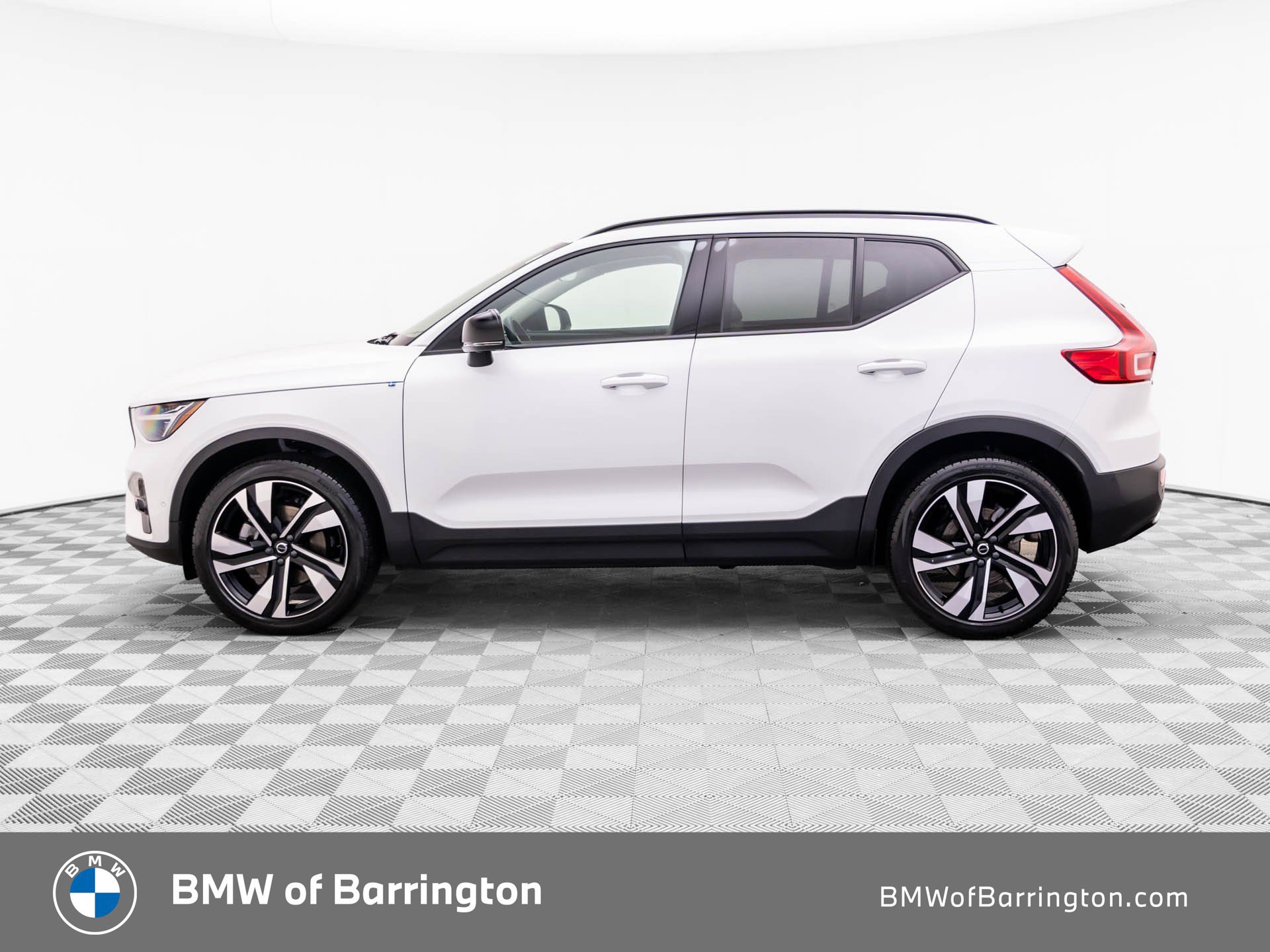 Used 2023 Volvo XC40 B5 Ultimate w/ Protection Package Premier AWD/4WD image 2
