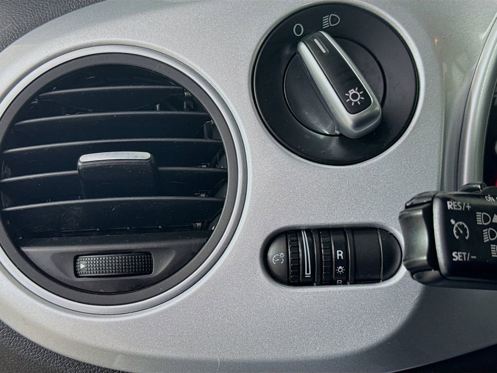 Used 2015 Volkswagen Beetle 1.8T image 11