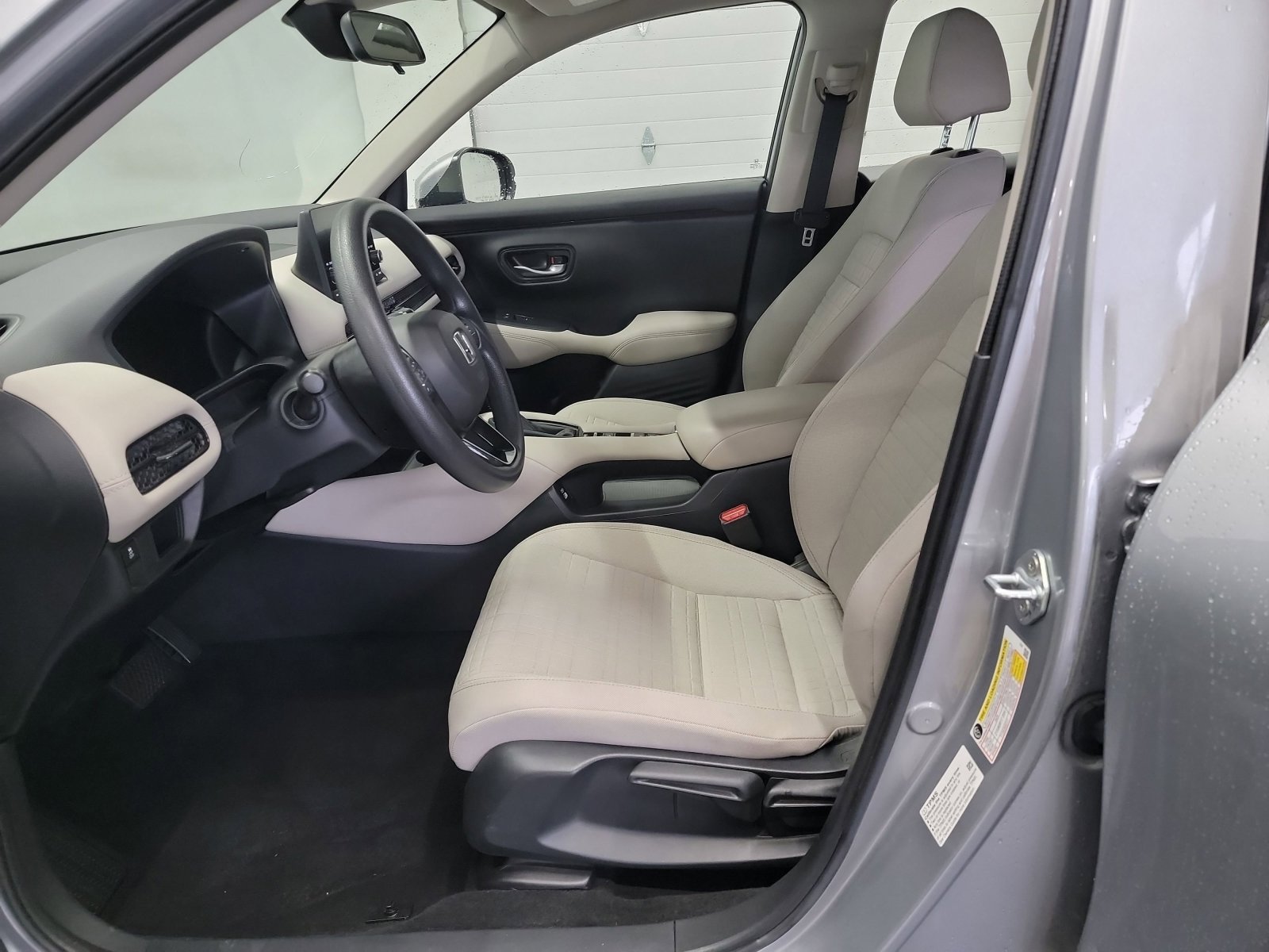 Used 2023 Honda HR-V LX image 12