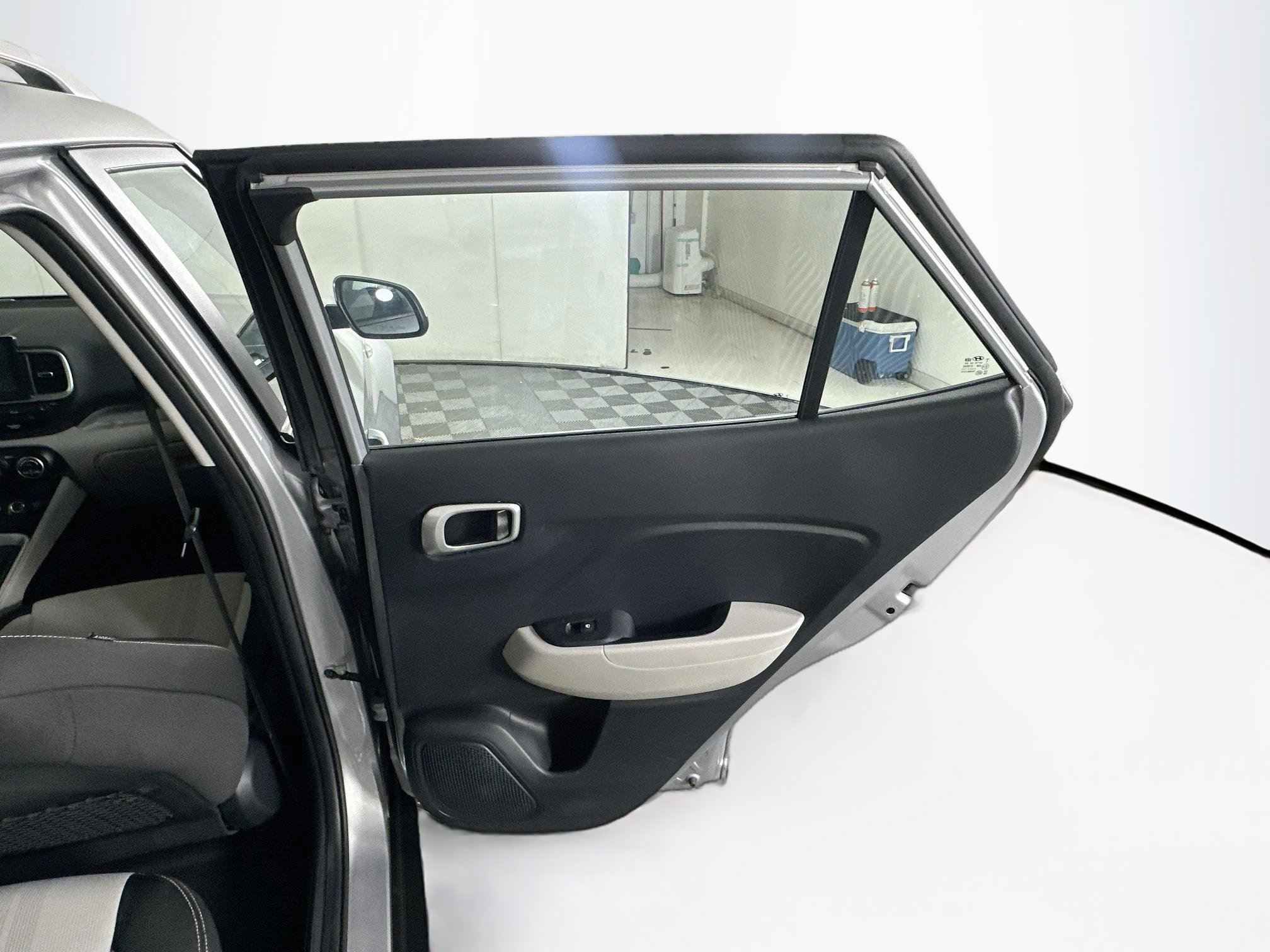 Used 2025 Hyundai Venue SEL FWD image 29