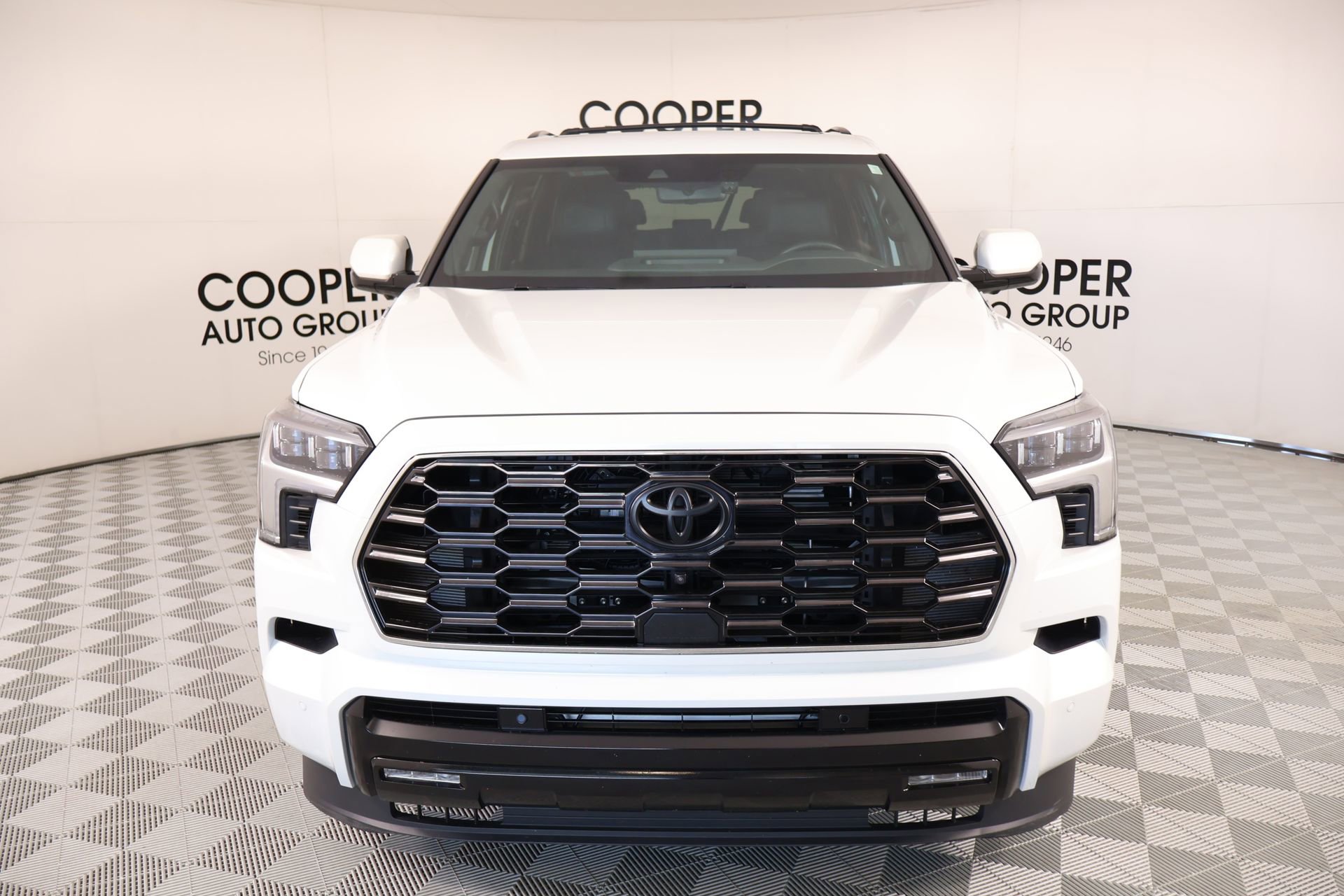Used 2024 Toyota Sequoia Platinum AWD/4WD image 9