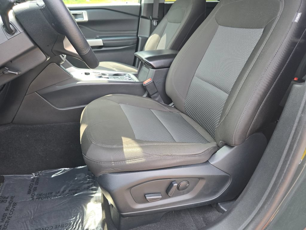 Used 2023 Ford Explorer XLT AWD/4WD image 34