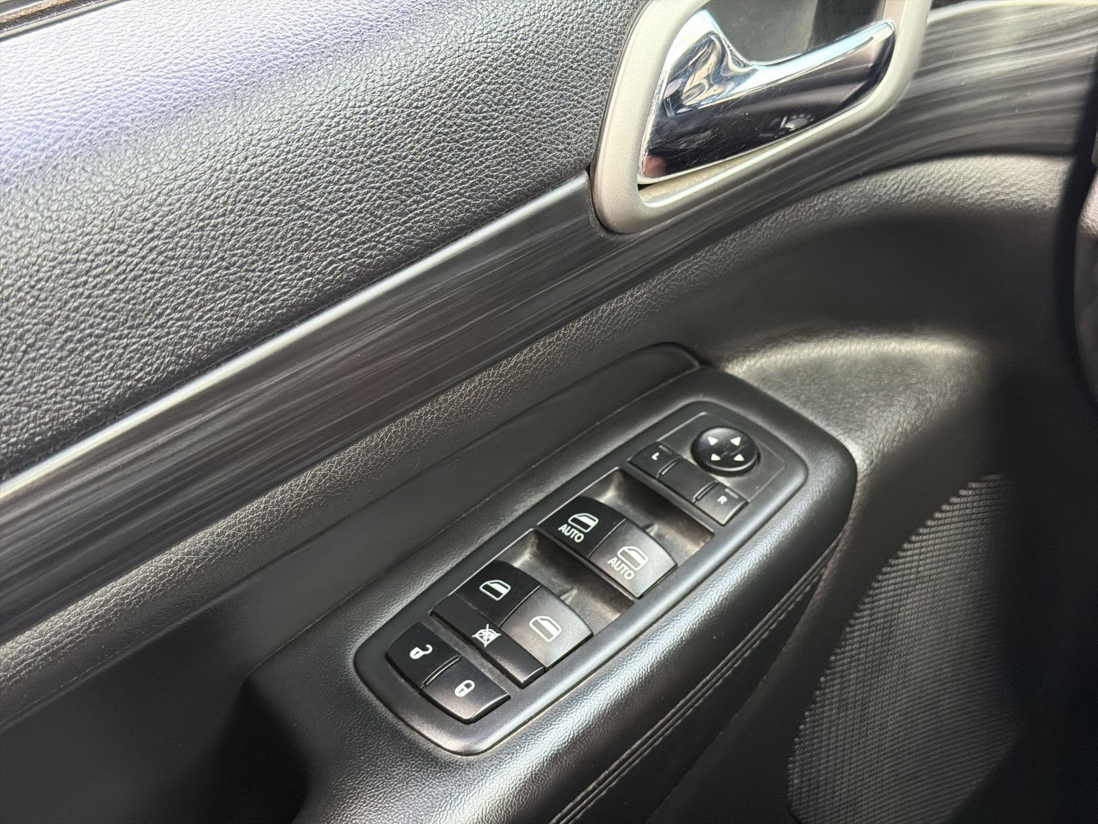 Used 2019 Jeep Grand Cherokee Laredo w/ Security & Convenience Group AWD/4WD image 26