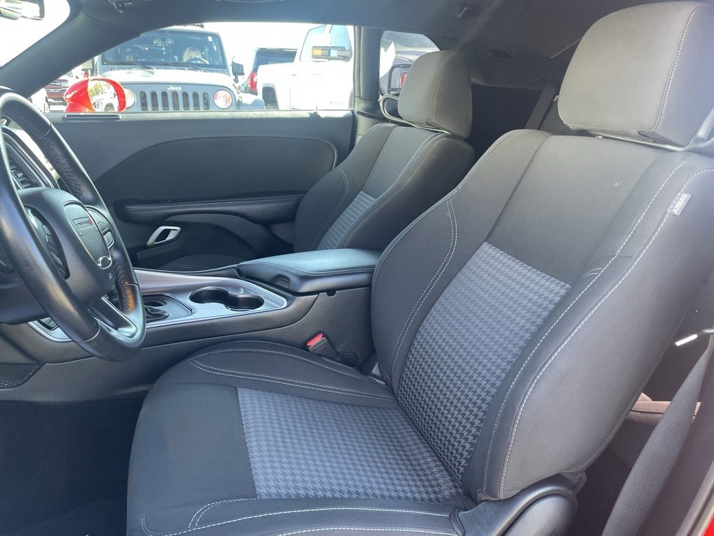 Used 2022 Dodge Challenger SXT image 9