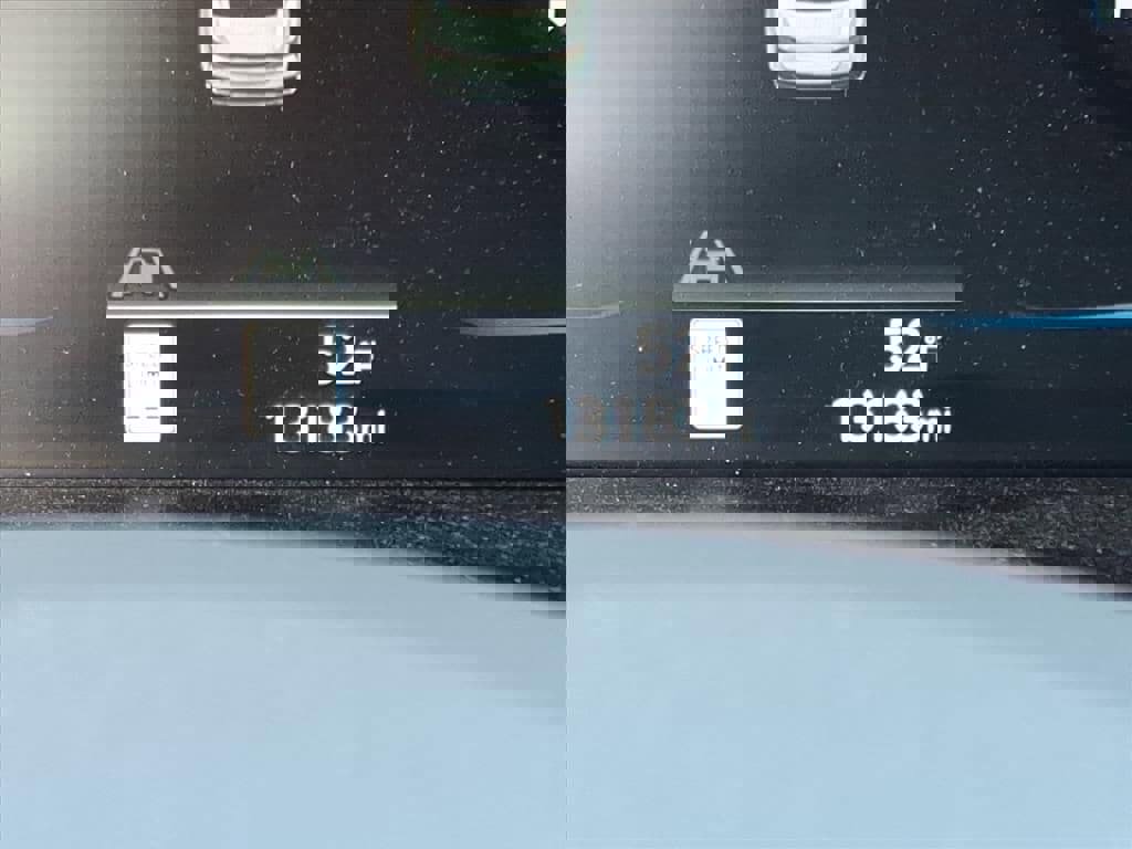 Certified 2025 Hyundai Elantra Sport image 17