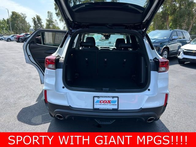 Used 2023 Chevrolet TrailBlazer RS w/ Sun and Liftgate Package image 16