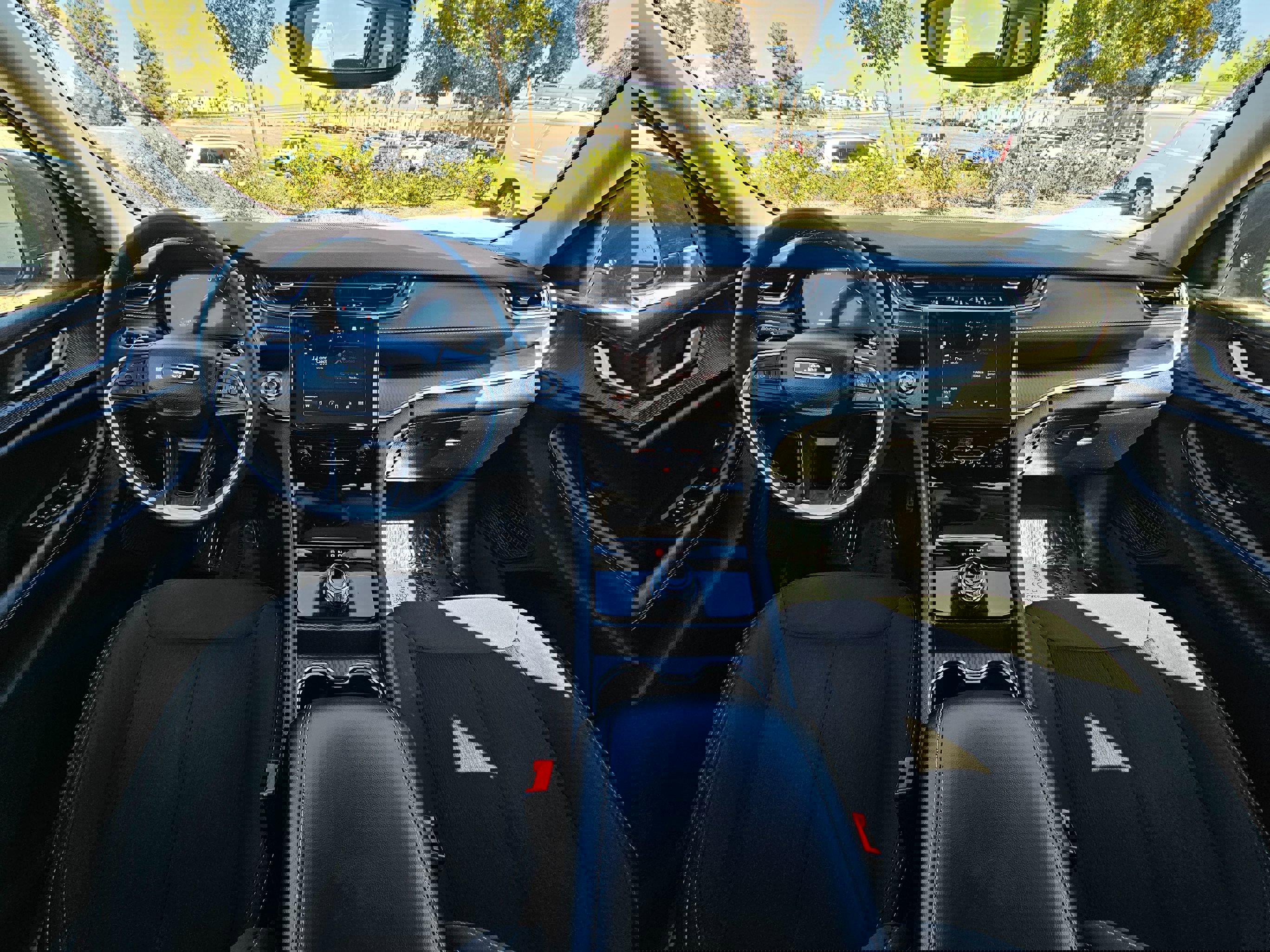 Used 2024 Jeep Grand Cherokee Laredo image 21