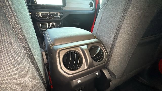 Used 2025 Jeep Wrangler Unlimited Sahara w/ Safety Group AWD/4WD image 25