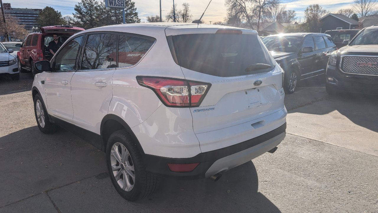 Used 2017 Ford Escape SE image 7