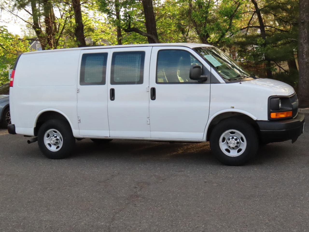 Used 2015 Chevrolet Express 2500 RWD image 4