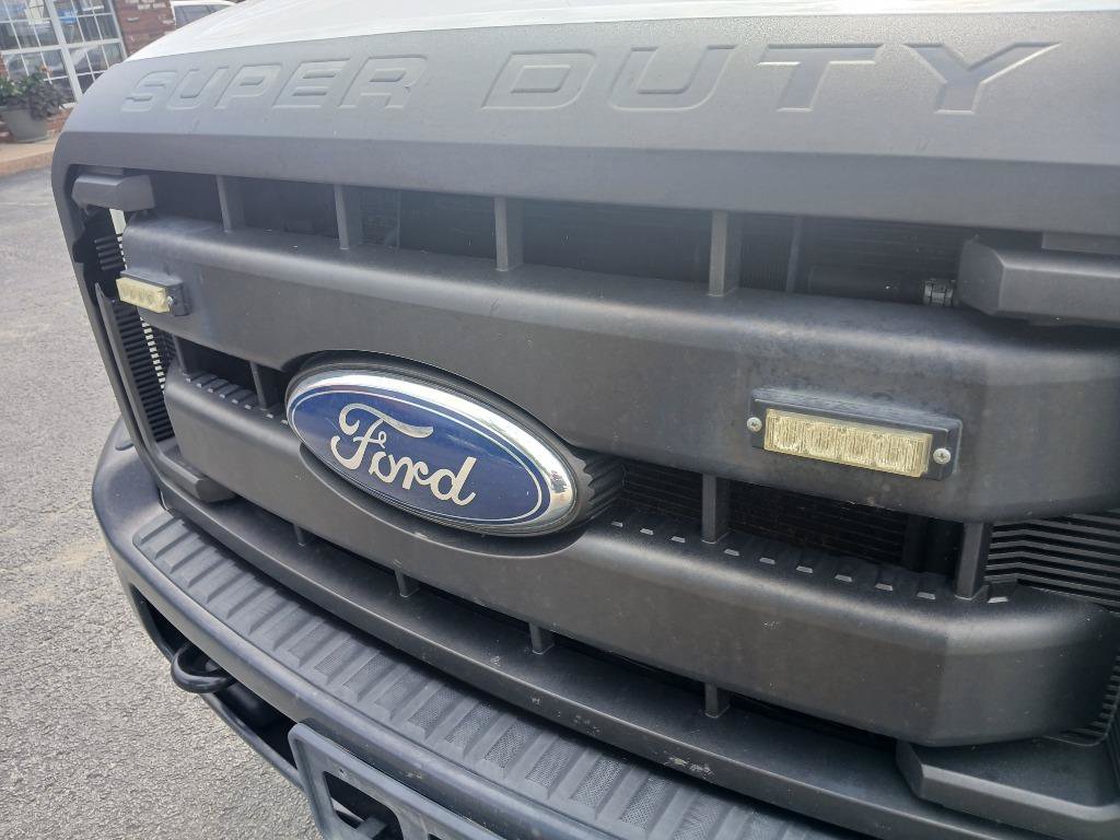Used 2011 Ford F250 XL AWD/4WD image 11