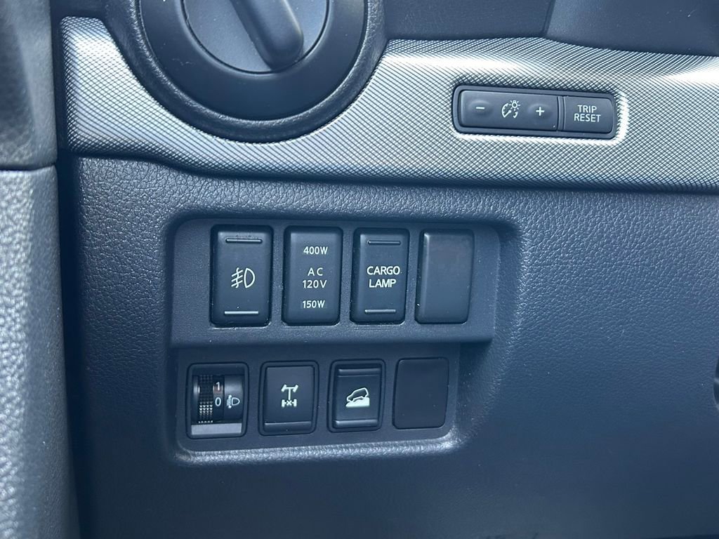 Used 2017 Nissan Titan PRO-4X image 31