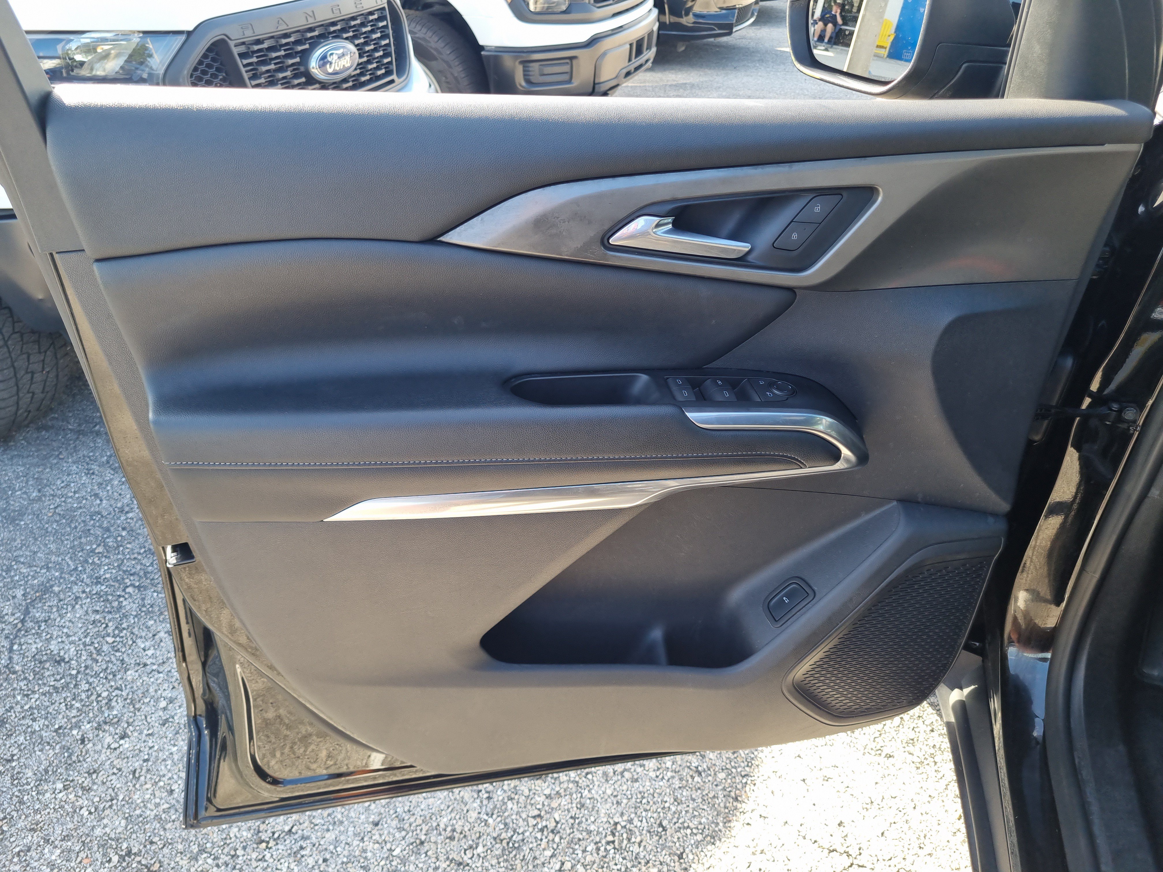 Used 2024 Chevrolet Traverse LT FWD image 25