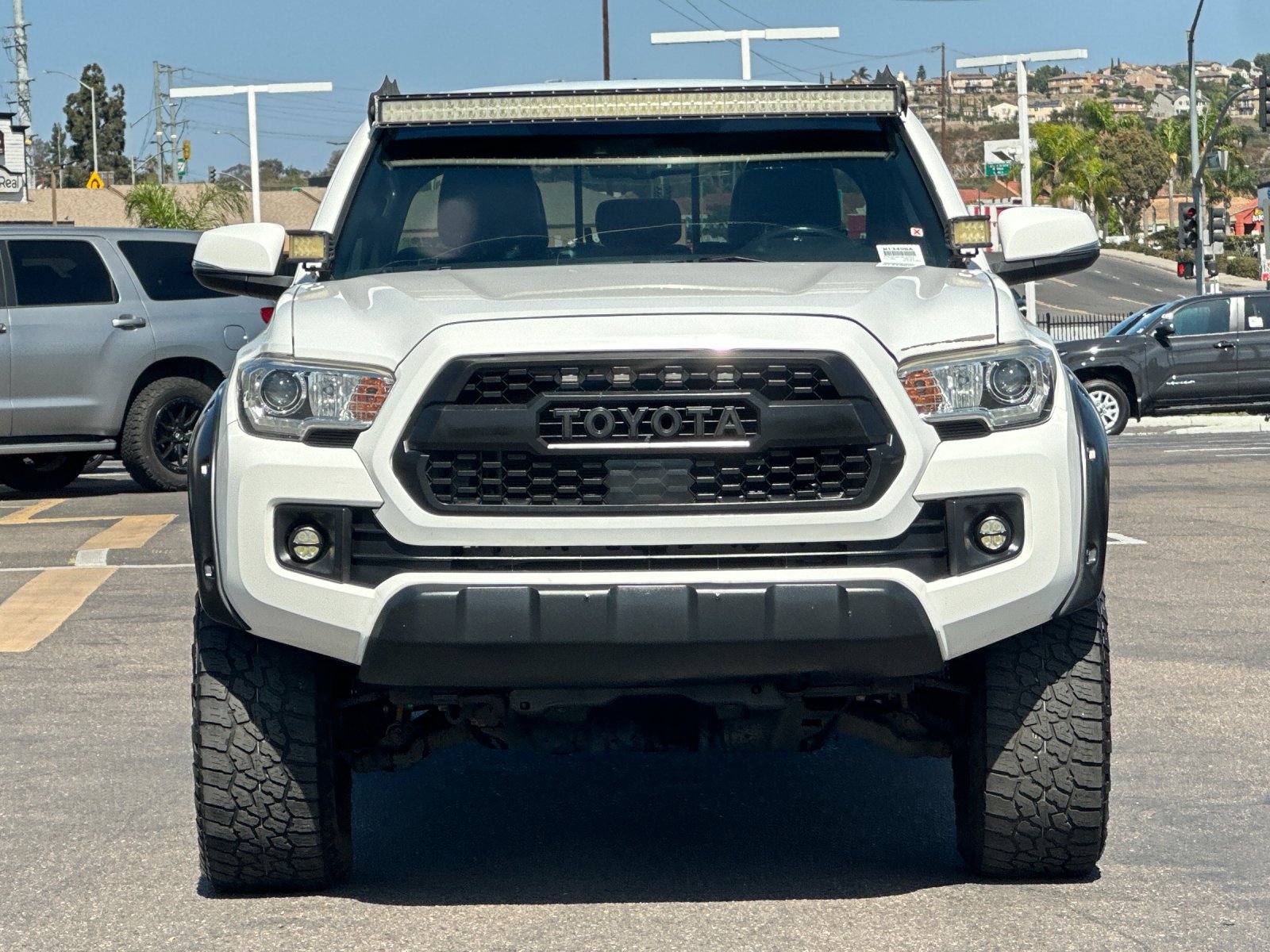 Used 2018 Toyota Tacoma TRD Off-Road w/ Technology Package AWD/4WD image 7