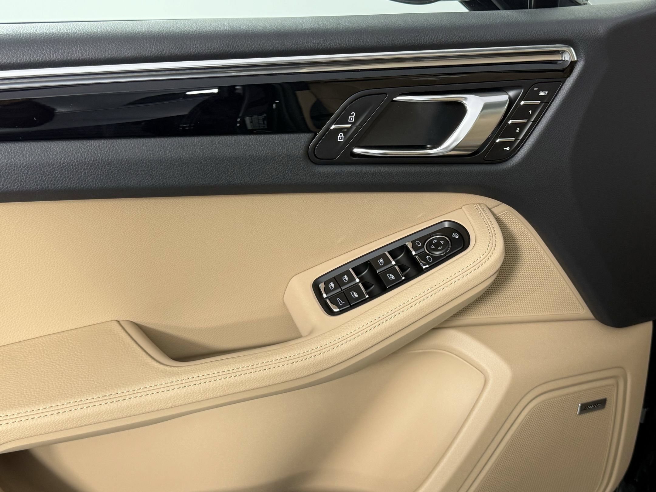 Certified 2026 Porsche Macan AWD/4WD image 26