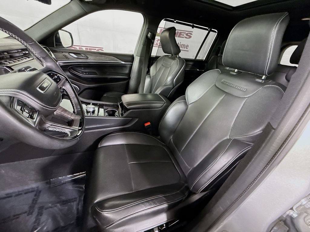 Used 2023 Jeep Grand Cherokee L Overland w/ Advanced Protech Group III AWD/4WD image 28