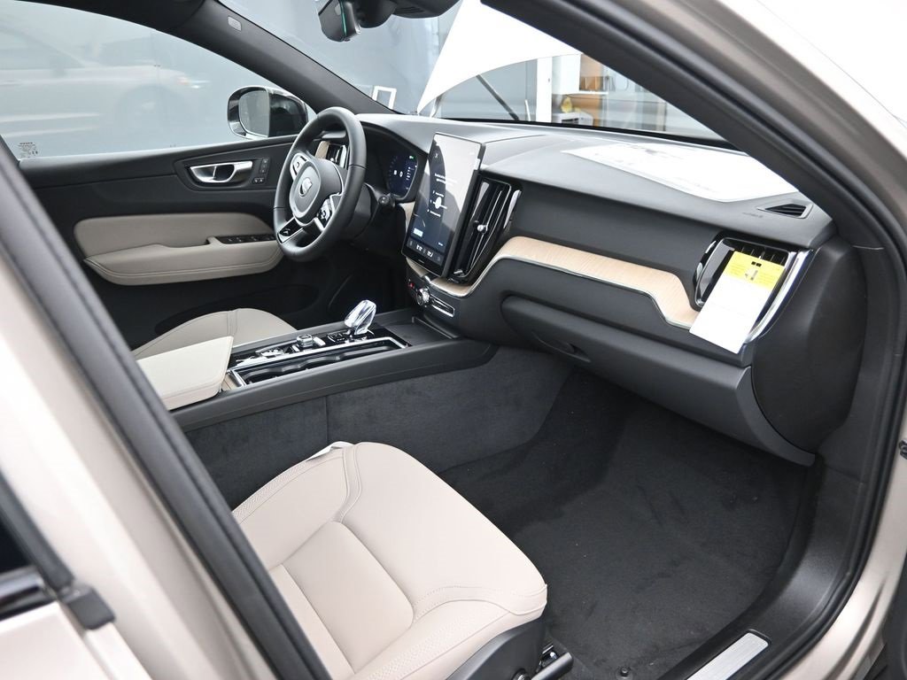 New 2026 Volvo XC60 B5 Plus w/ Protection Package Premier image 39