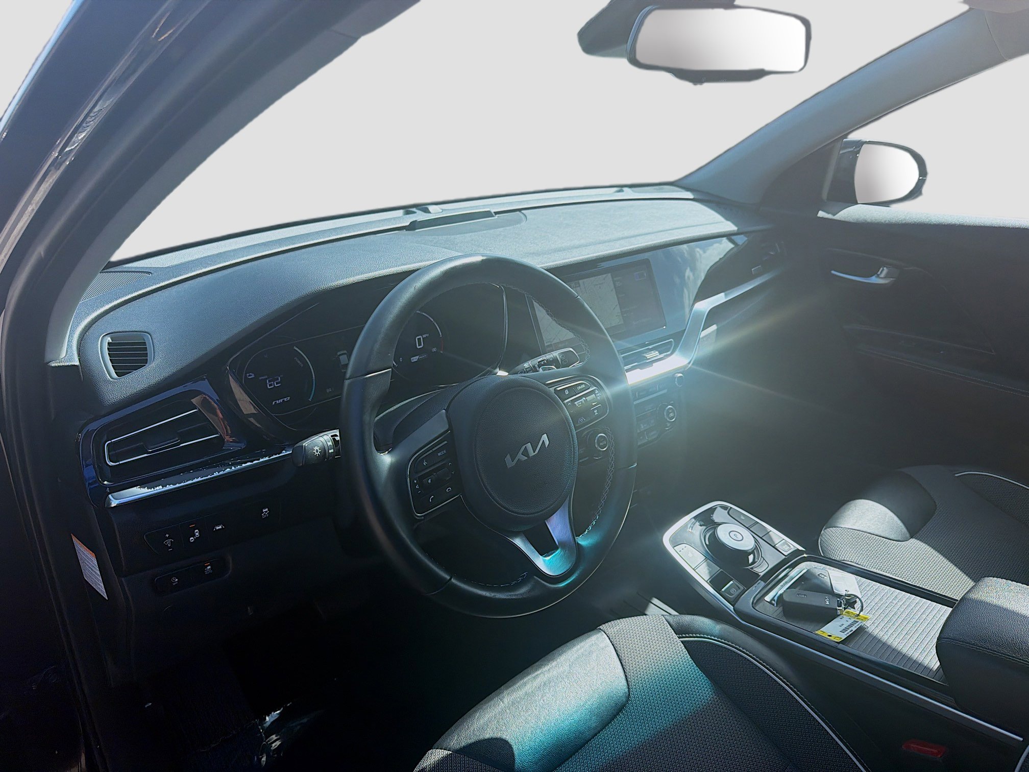Used 2022 Kia Niro EX image 7
